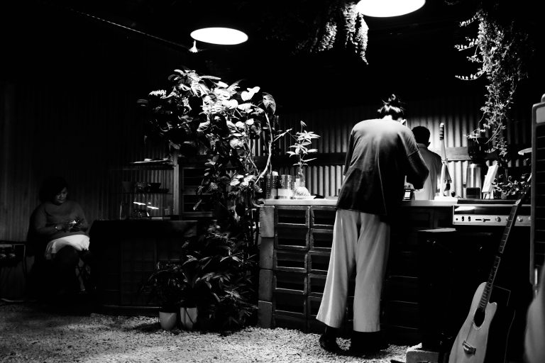 Street photo in Skudai, Malaysia by Zhi Hoong Yeap