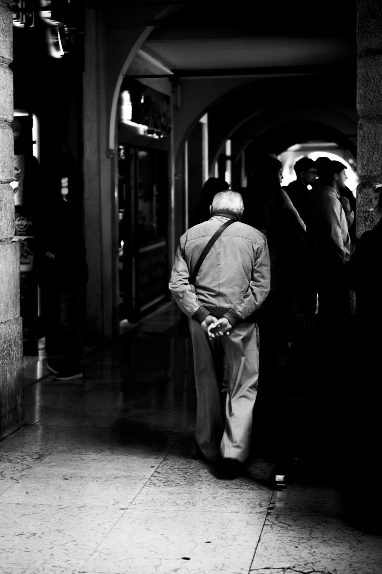 Street photo in Verona, Italy by Riccardo Natali