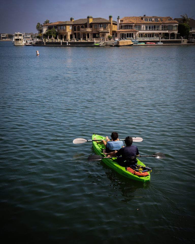 Street photo in Seal Beach, United States by Flavio Pereira