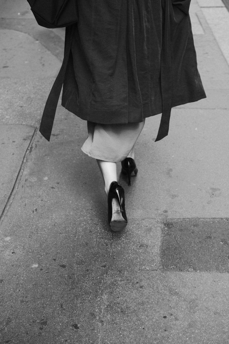 Street photo in London, United Kingdom by Scott Brant