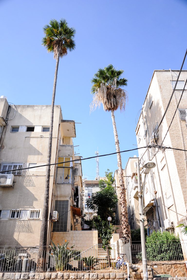 Street photo in Haifa, Israel by Alex Martinyuk