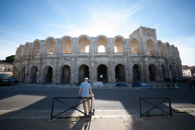 Street photo in Arles, France by Jef 📷🍀
