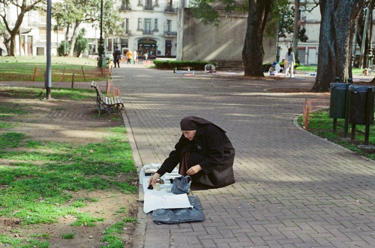 Street photo in CABA, Argentina by Nicolas Breno Klinke