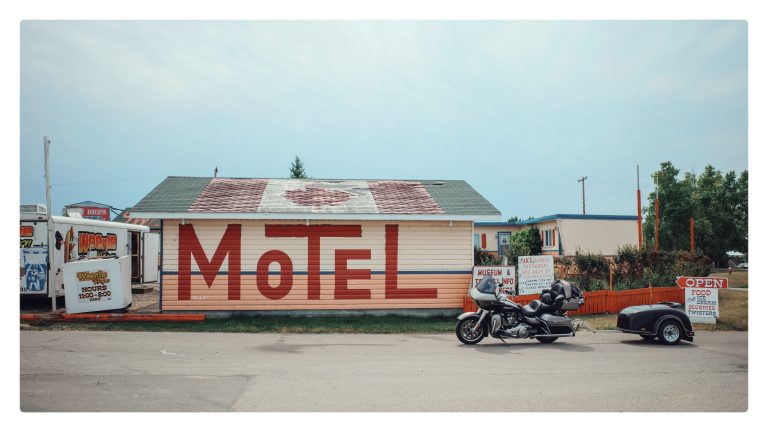 Street photo in Canada by Deke Daigle