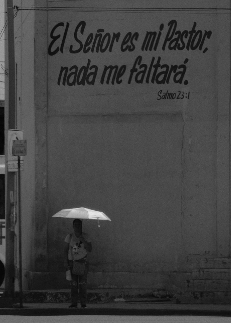 Photo by Alberto Correa