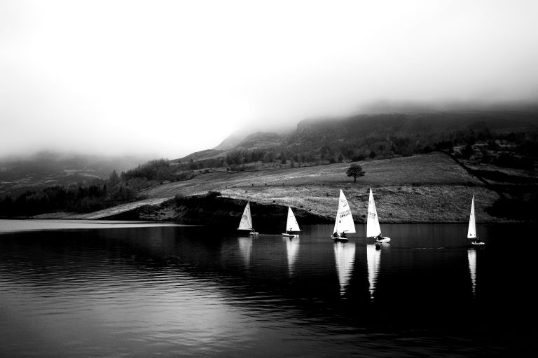 Street photo in Dovestone Reservoir, United Kingdom by Piotr Piechura