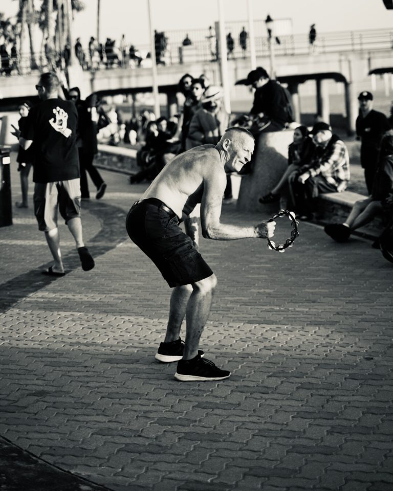Street photo in Huntington Beach, United States by Seth Scarborough