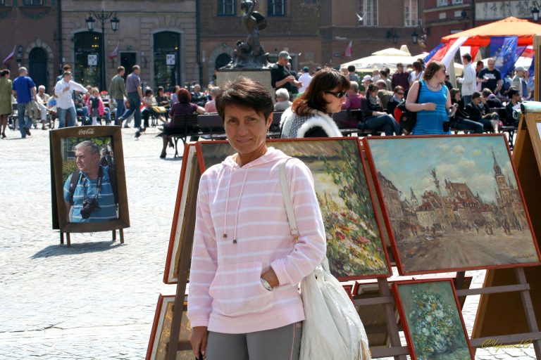Street photo in Warsaw, Poland by Feroce Boscaiolo