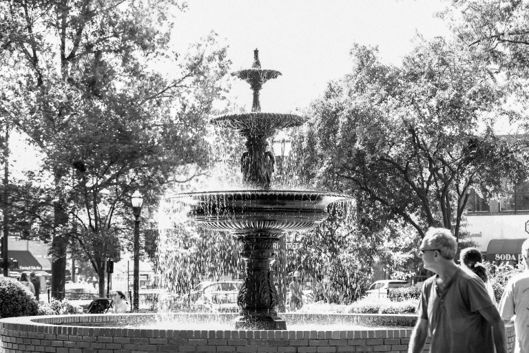 Street photo in Marietta, United States by Kas Gad