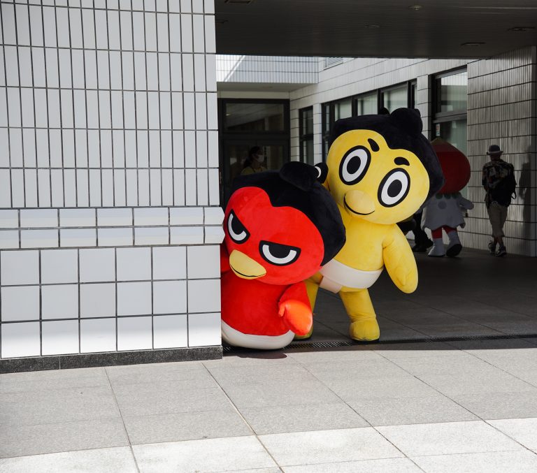 Street photo in Tokyo, Japan by Oscar Aguirre