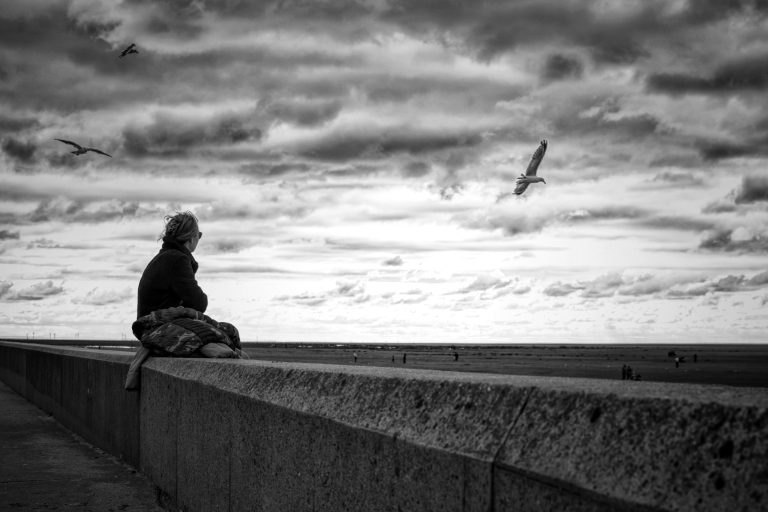 Street photo in Southport, United Kingdom by Piotr Piechura