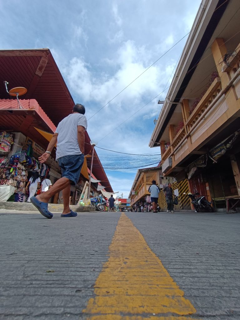 Street photo in Negros Oriental, Philippines by Alexander Saligumba