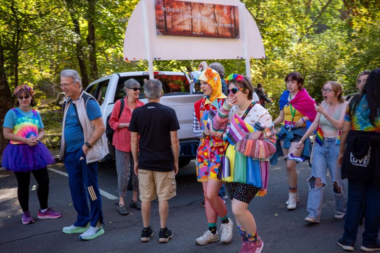 Street photo in Ashland, United States by Gabriel Hildreth