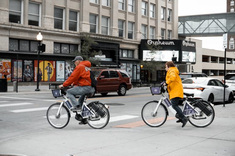 Street photo in Omaha, United States by Eliuk De La Torre
