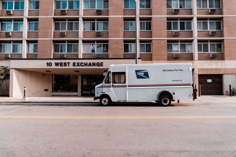 Street photo in St Paul, United States by Eliuk De La Torre