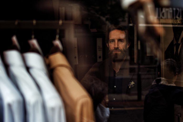 Street photo in Manchester, United Kingdom by Piotr Piechura