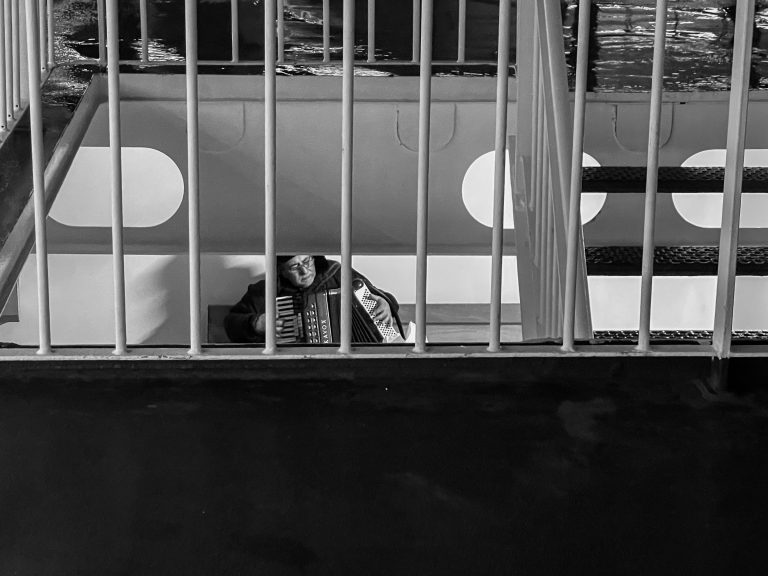 Street photo in the Faroe Islands by Thorsten Wenzel