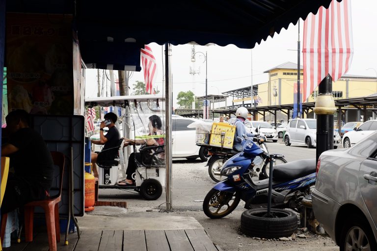 Street photo in Kukup, Malaysia by Zhi Hoong Yeap