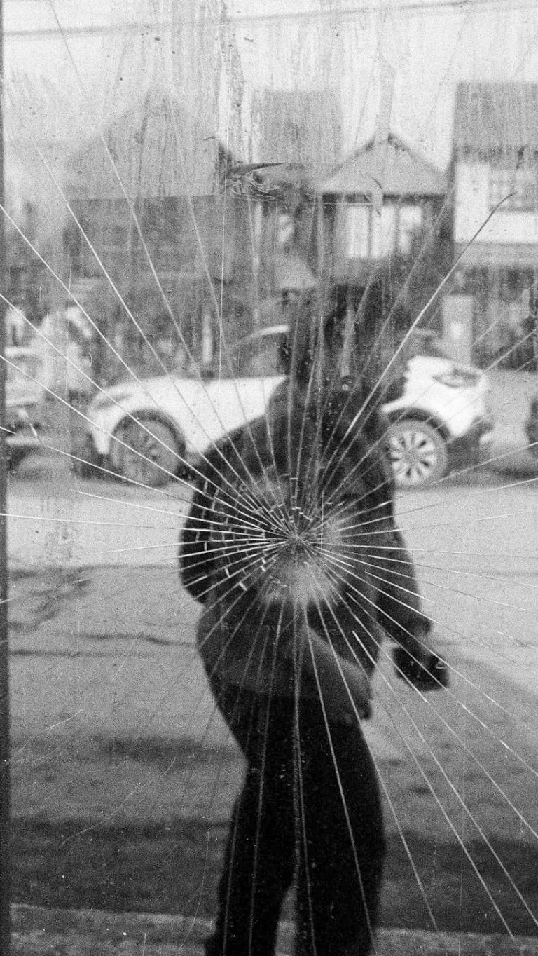Street photo in Ushuaia, Argentina by Nicolas Breno Klinke