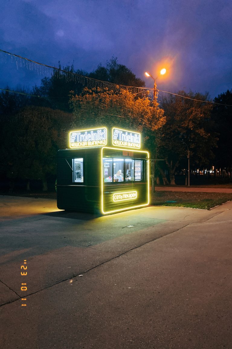 Street photo in Samara, Russia by Evgeny Nikiforov