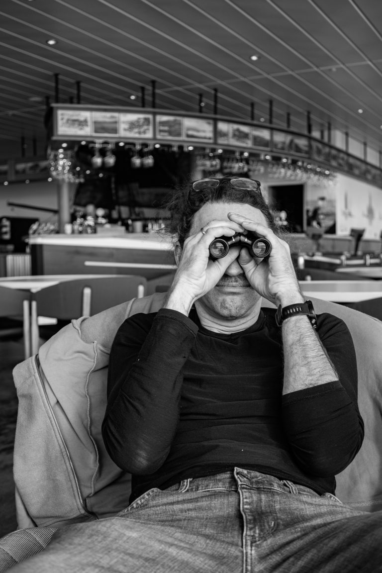 Street photo in the Faroe Islands by Thorsten Wenzel