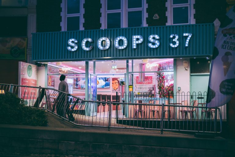 Street photo in Southend-on-Sea, United Kingdom by Bravo Kilo Sierra