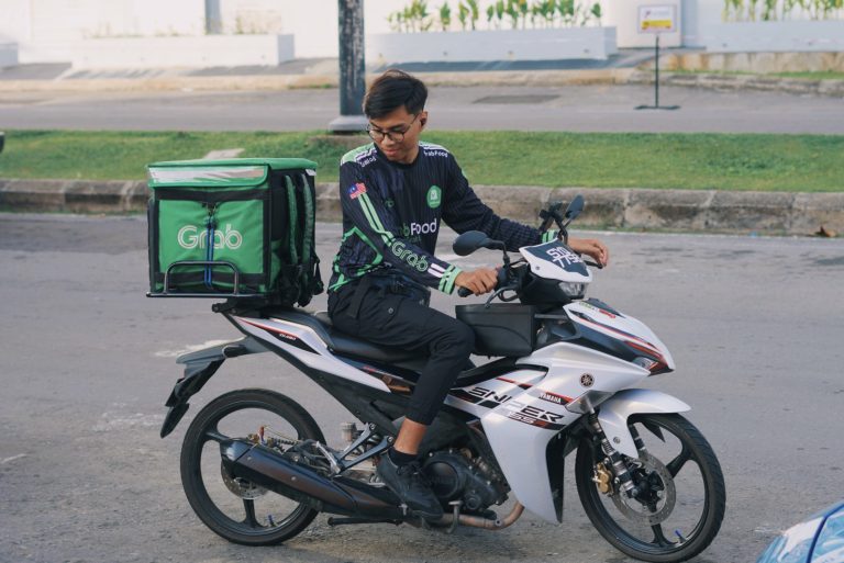 Street photo in Kota Kinabalu, Malaysia by Mohd Shahnizam