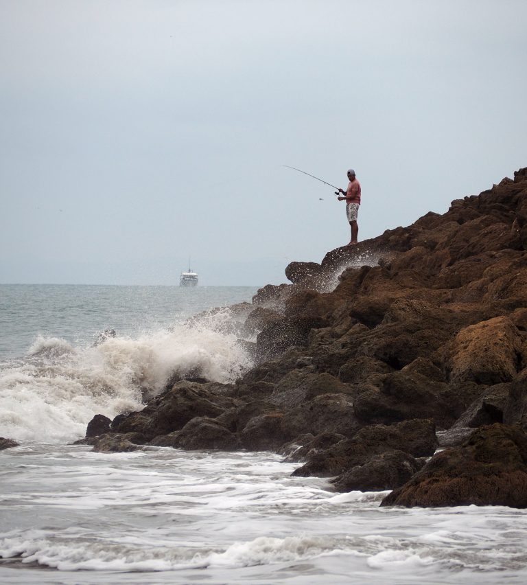 Street photo in Manta, Ecuador by Ramiro Ron