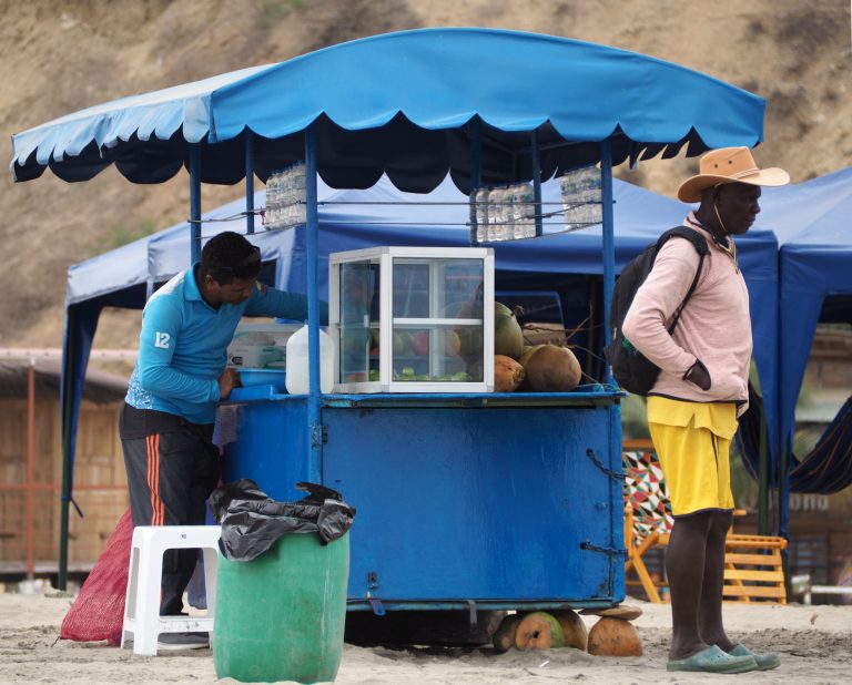 Street photo in Manta, Ecuador by Ramiro Ron