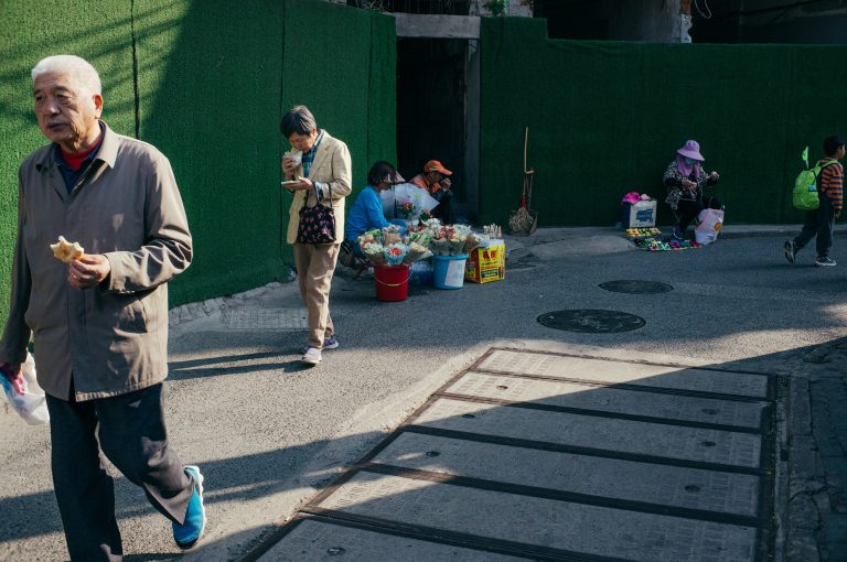 Street photo in Wuhan, China by 1081 Zhang