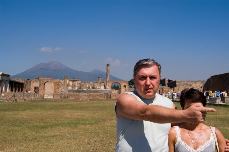 Street photo in Pompei, Italy by Feroce Boscaiolo