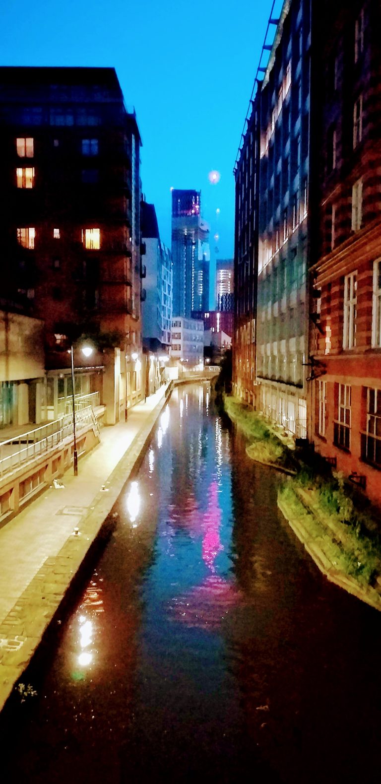 Street photo in Manchester, United Kingdom by Peter Bowes