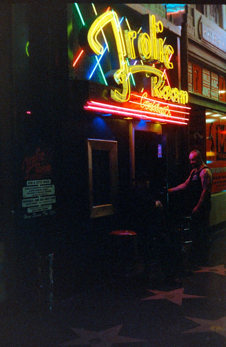 Street photo in Los Angeles, United States by Glenn Fearon