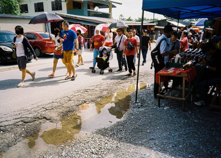 Street photo in Bau, Malaysia by Danny Chiam