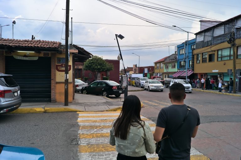 Street photo in Metepec, Mexico by Enrique Reyes
