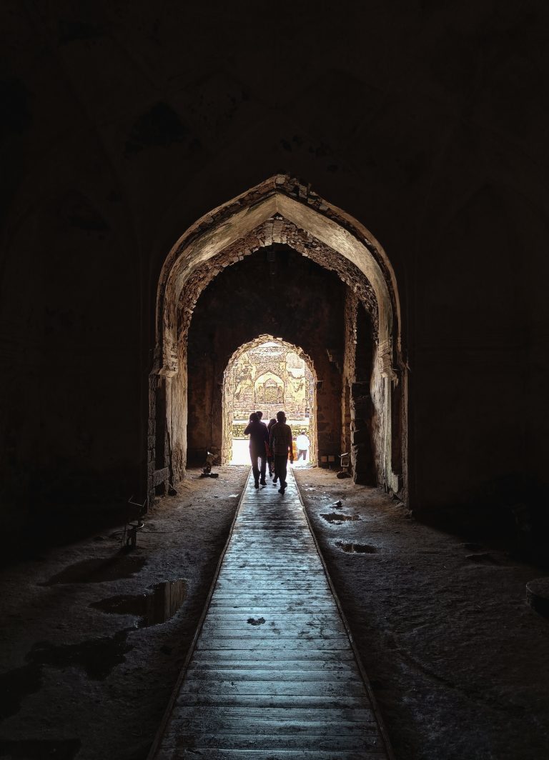Street photo in Hyderabad, India by Selva Kumar