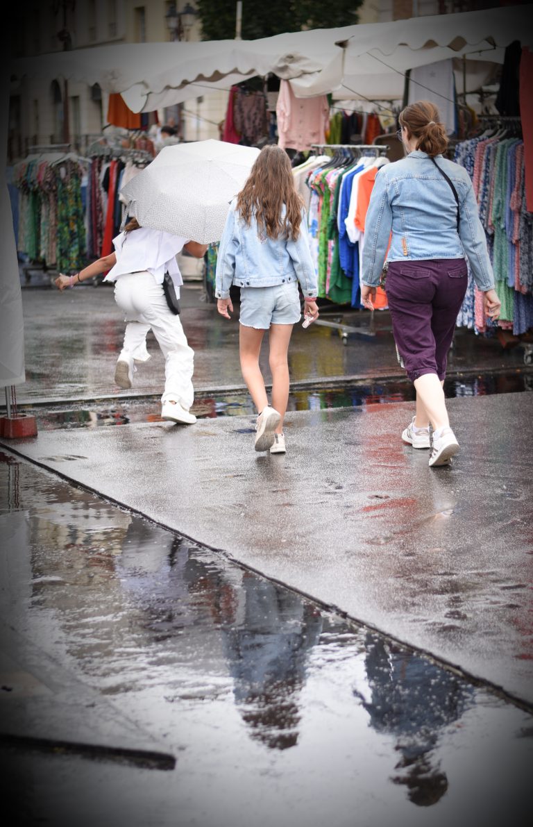 Street photo in Versailles, France by Rodrigo Marcotich