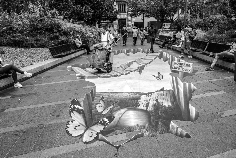 Street photo in Toulouse, France by Robert Haines