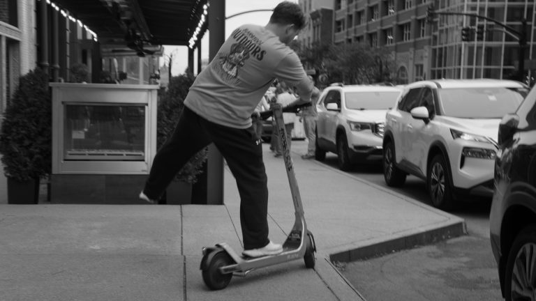 Street photo in Louisville, United States by Robert Heibel