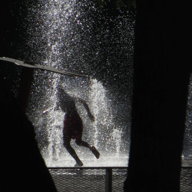 Street photo in Córdoba, Argentina by Juan Ignacio Lujan