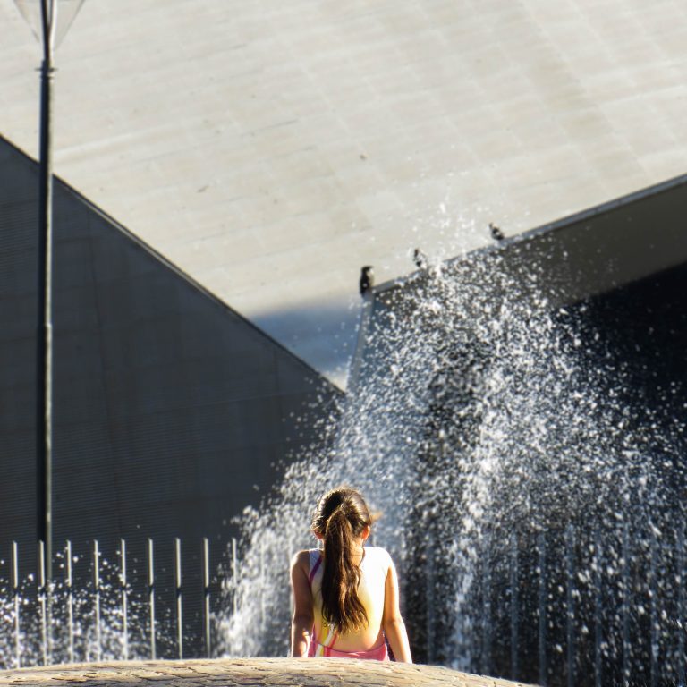 Street photo in Córdoba, Argentina by Juan Ignacio Lujan
