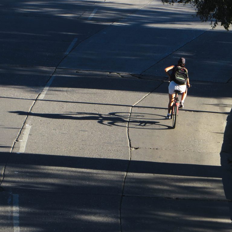Street photo in Córdoba, Argentina by Juan Ignacio Lujan