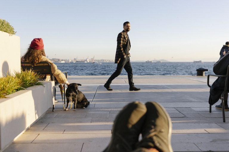 Street photo in Istanbul, Turkey by Iz üstün
