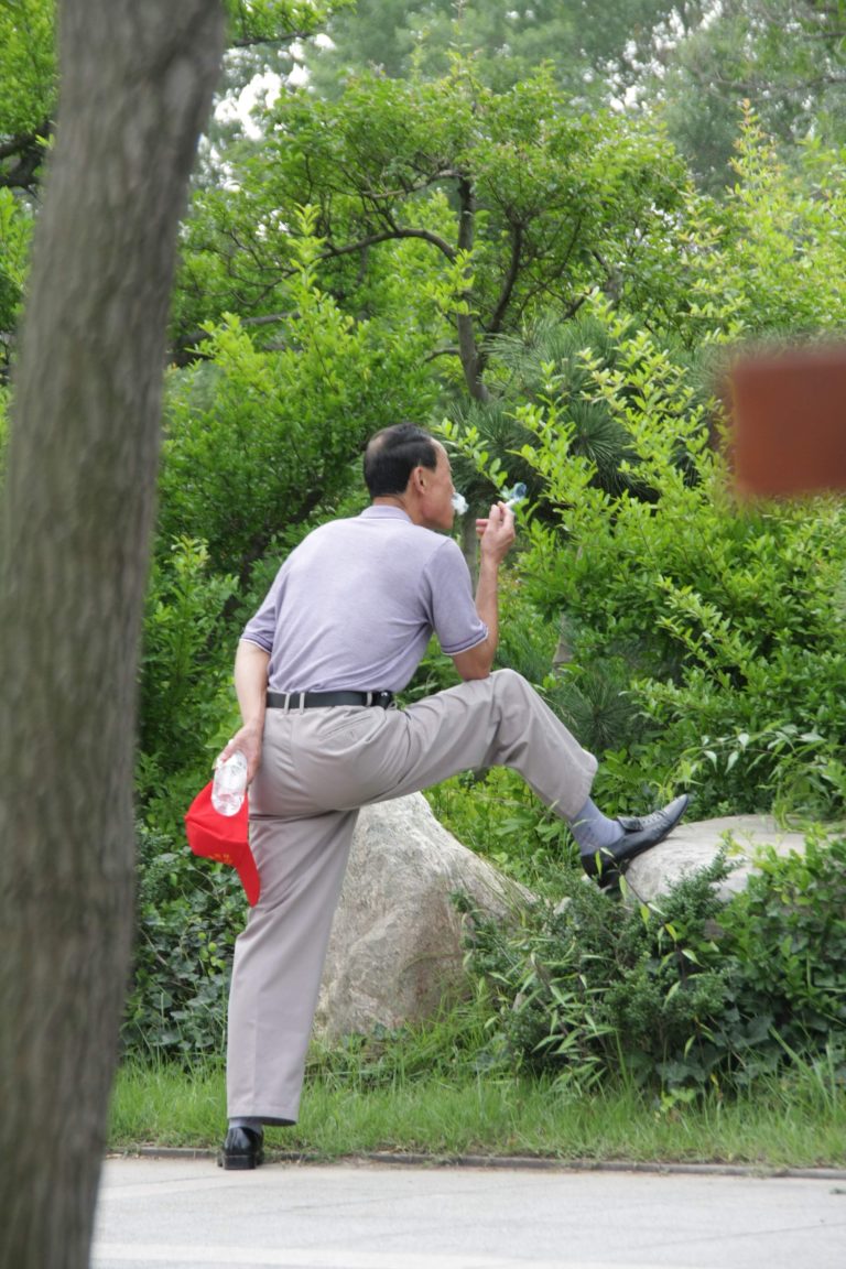 Street photo in Weihai, China by Nik TAN