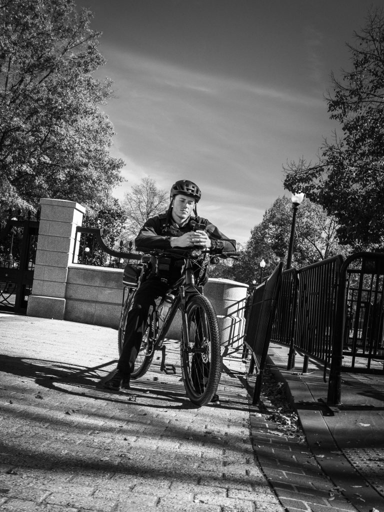Street photo in Washington, United States by Leo Crespo