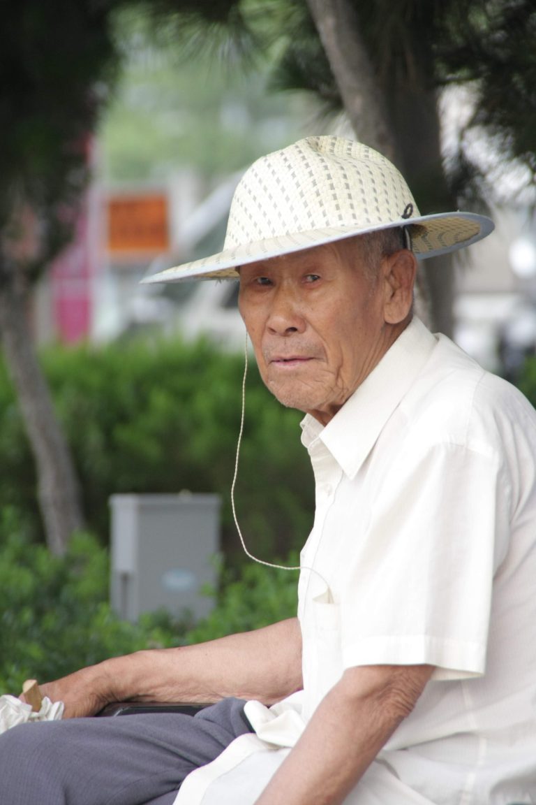 Street photo in Weihai, China by Nik TAN