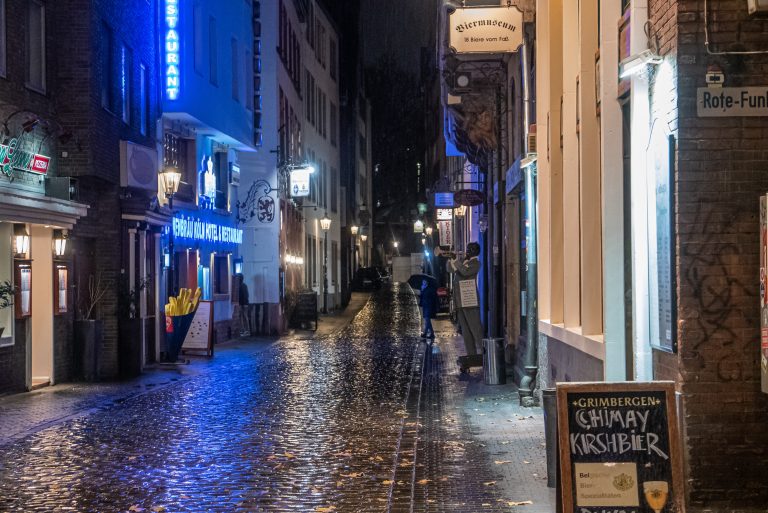 Street photo in Cologne, Germany by Róbert Árendás