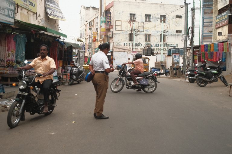 Street photo in Erode, India by Sivasudhan Balamanohar