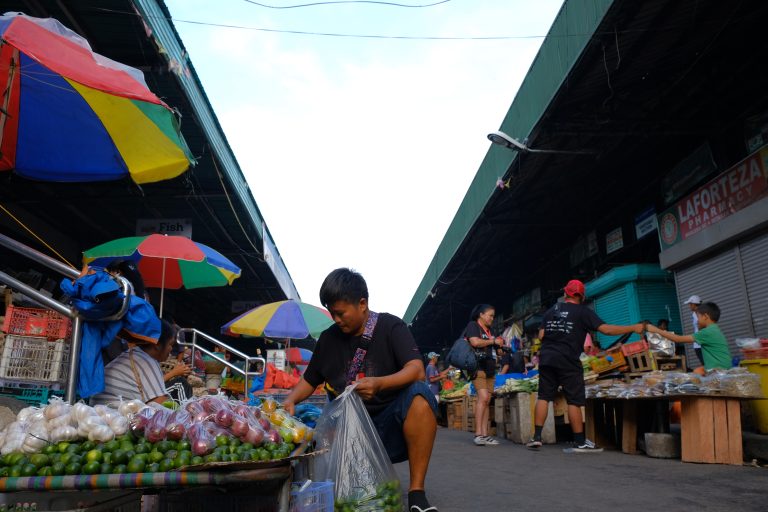 Street photo in General Santos, Philippines by Jong Reymon