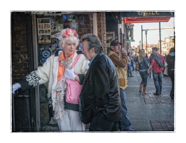 Street photo in Nashville, United States by Jarrett Gaza